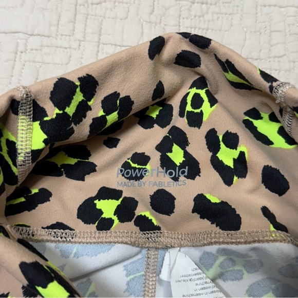 Fabletics x Vanessa Hudgens Define PowerHold Ultra HW Legging Desert Wavy Leo XS - Picture 3 of 10